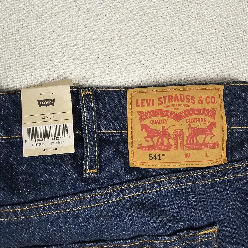 Levi's 541 Athletic Fit Denim Jeans Mens 44 x 30 Blue Medium Wash  NWT